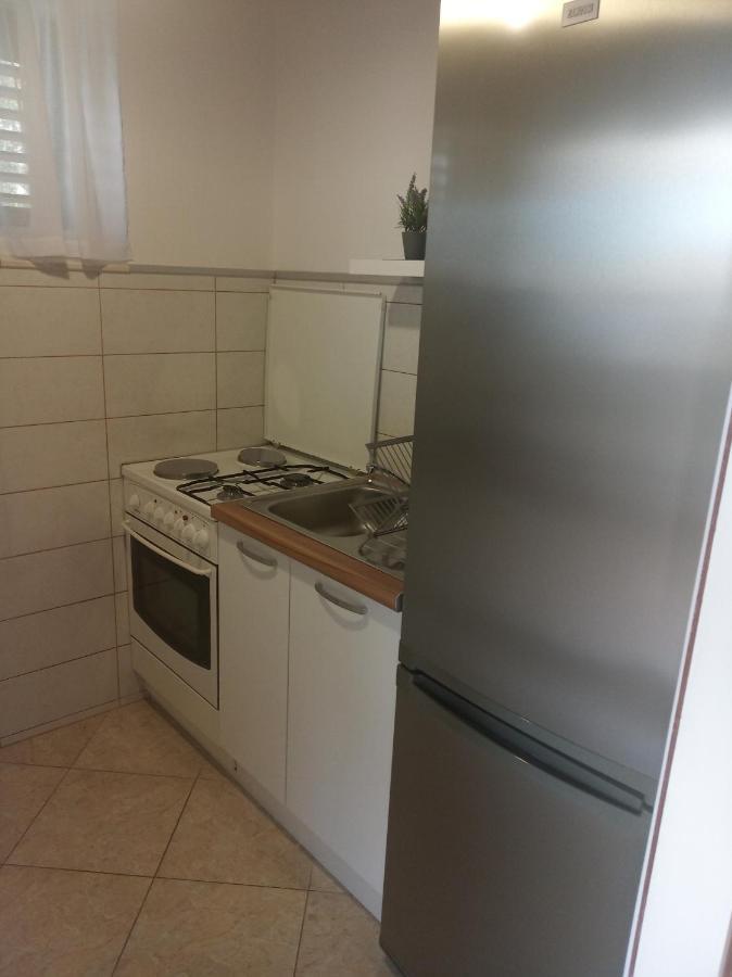 Apartman Mijic โตรกีร์ ภายนอก รูปภาพ