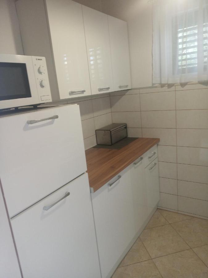 Apartman Mijic โตรกีร์ ภายนอก รูปภาพ