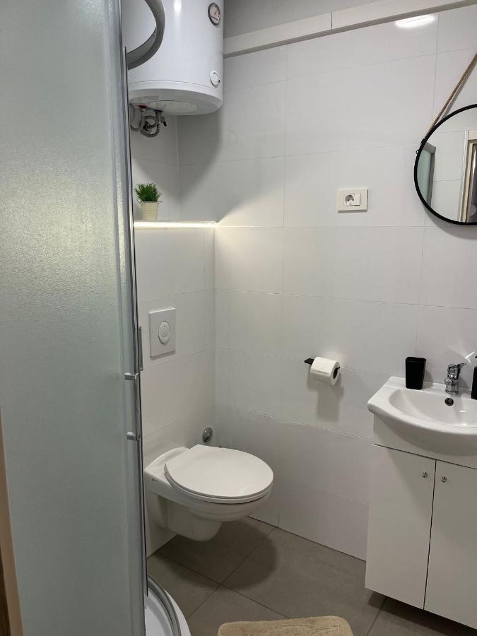 Apartman Mijic โตรกีร์ ภายนอก รูปภาพ