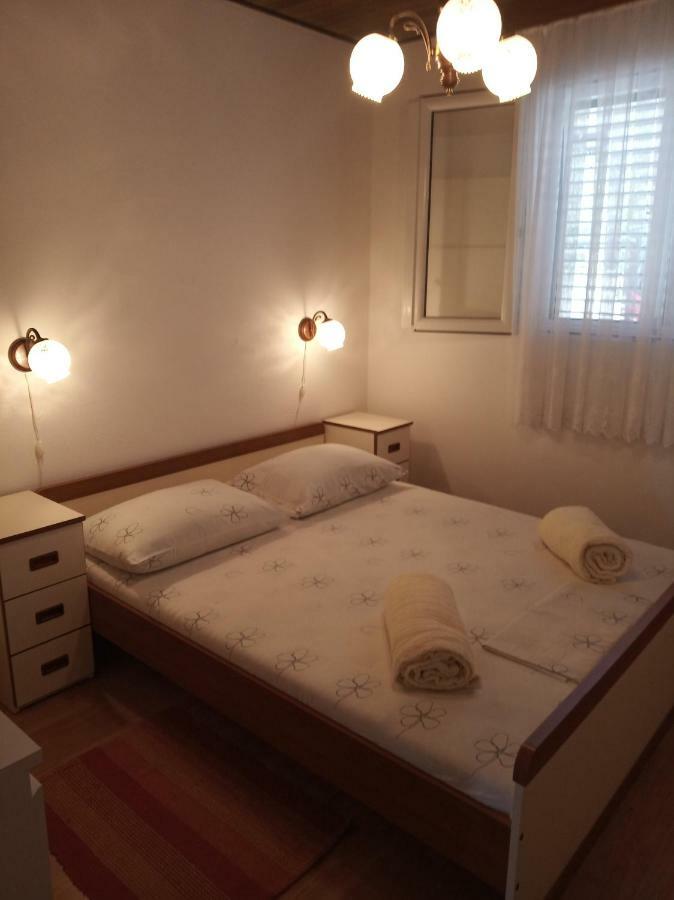 Apartman Mijic โตรกีร์ ภายนอก รูปภาพ